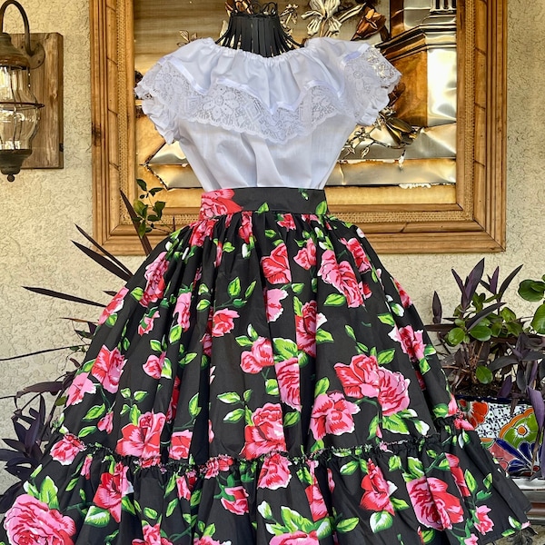 Faldas mexicanas con blusa con flores/ Faldas de Medio Vuelo floreada con blusa/falda de medio círculo con blusa/falda mexicana 5 de Mayo