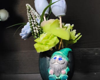 Gnome scented floral boquet