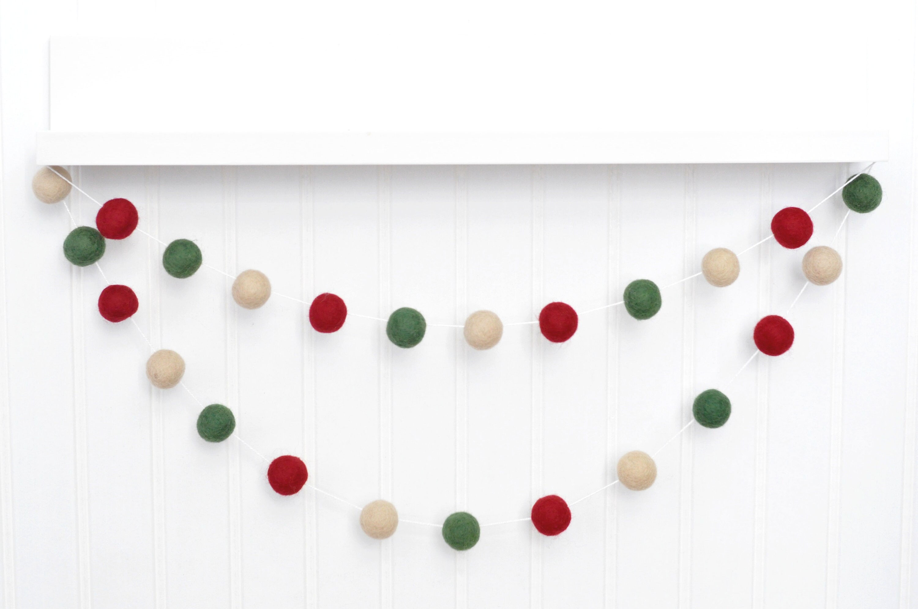 39 Christmas Room Ideas for Every Space in Your Home: Transform Your House into a Winter Wonderland 25 Cozy Christmas Tree Decorations - Rustic Felt Ball Garland - Mantle…