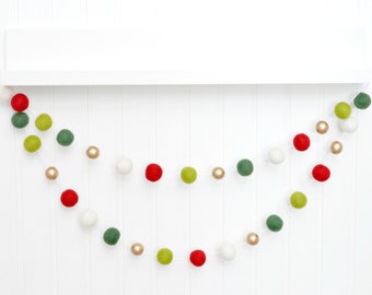 Guirlande de Noël : pompons en feutre de laine rouge, vert et blanc avec perles dorées