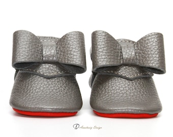 Handmade Leather Baby Moccasins: Pearl Grey with Red Sole