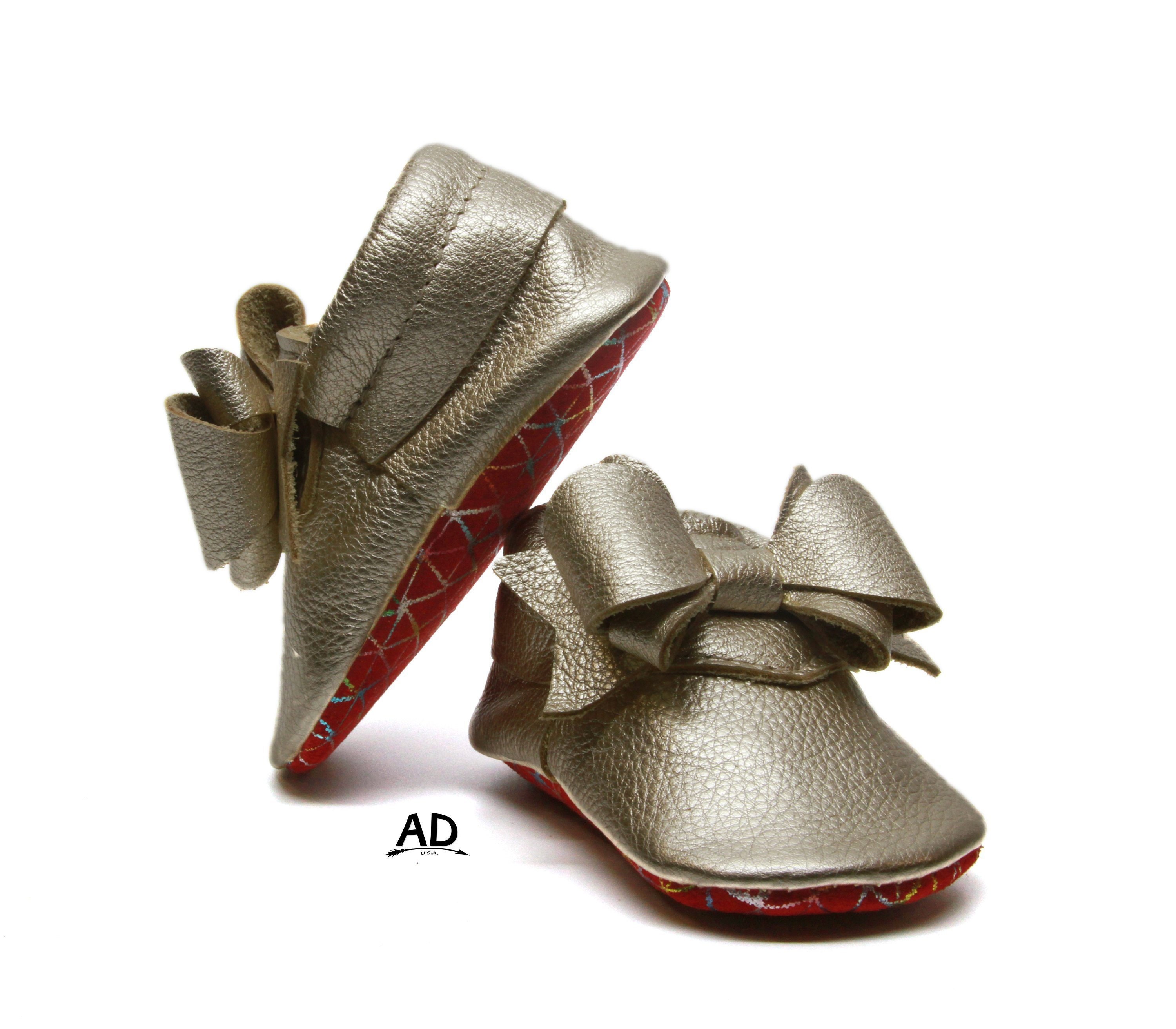 Perfect Bow Platinum Leather Baby Moccasins With Red Caleidoscopic Suede Bottom Baby Girl Moccasins Suede Baby Girl Shoes Princess Shoes