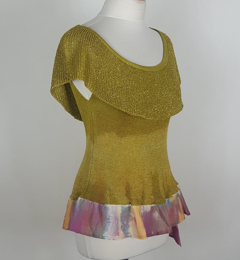 Olive-cut blouse with neckline blouse with lurexem olive-green blouse with gold gold-plated blouse with a neckline and a baseball jacket frilled blouse