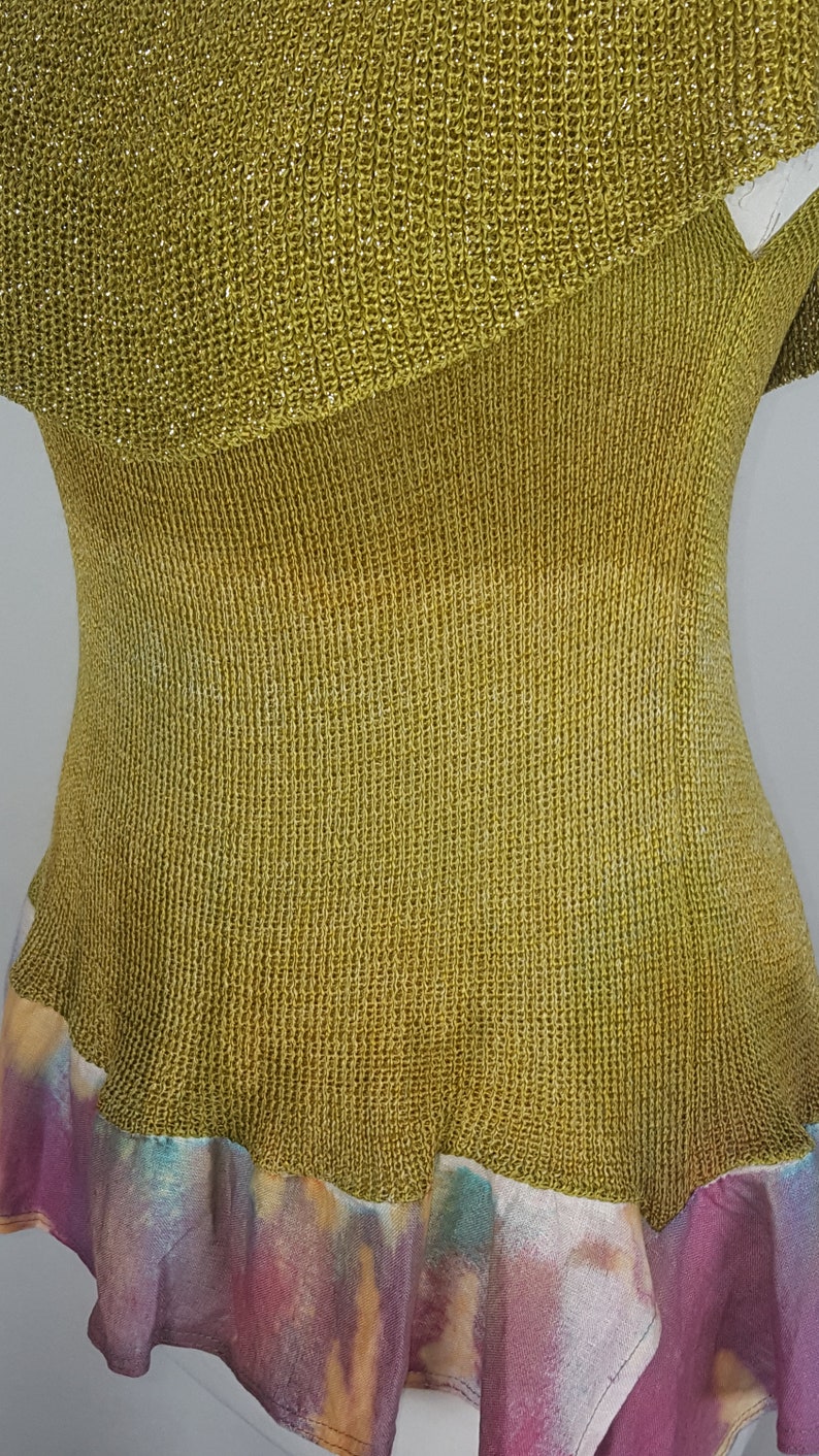 Olive-cut blouse with neckline blouse with lurexem olive-green blouse with gold gold-plated blouse with a neckline and a baseball jacket frilled blouse