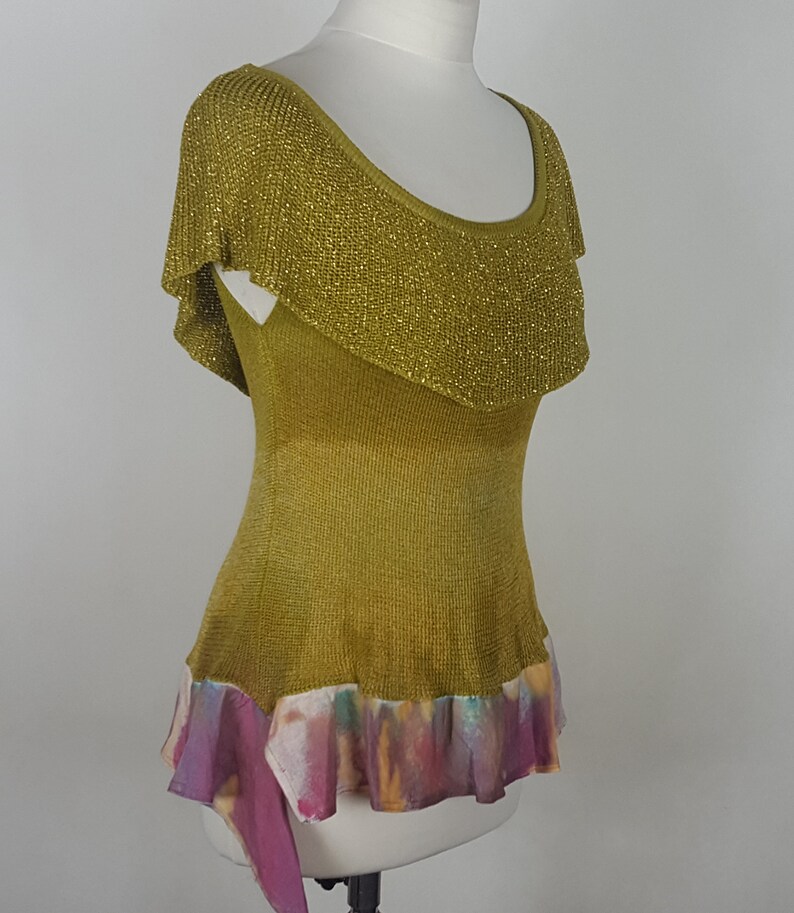 Olive-cut blouse with neckline blouse with lurexem olive-green blouse with gold gold-plated blouse with a neckline and a baseball jacket frilled blouse