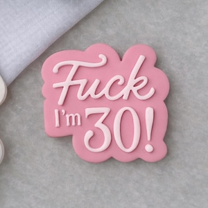 30e verjaardag koekjesvormer en fondantstempel • F*ck I'm 30 • Cijferkoekjesembosser • Grappig feestgebak afbeelding 1