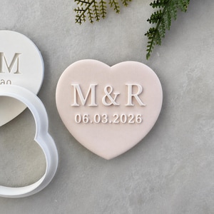 Emporte-pièce pour mariage et tampon fondant personnalisés • Embosseuse fiançailles personnalisée • Nom, initiales, date