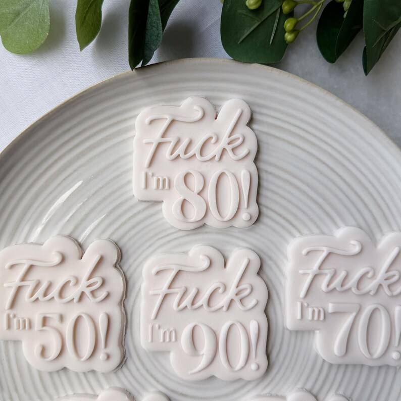 30e verjaardag koekjesvormer en fondantstempel • F*ck I'm 30 • Cijferkoekjesembosser • Grappig feestgebak afbeelding 3