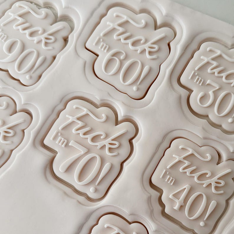 30e verjaardag koekjesvormer en fondantstempel • F*ck I'm 30 • Cijferkoekjesembosser • Grappig feestgebak afbeelding 4