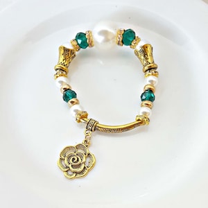 Gold Stretch Pearl and Crystal Bracelet, Stretch pearl bracelet, Crystal and pearl bracelet, Bridesmaid pearl bracelet, Wedding bracelet
