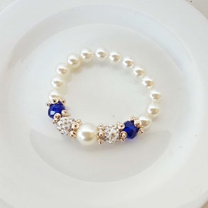 Stretch Pearl and Crystal Bracelet, Stretch pearl bracelet, Girls Crystal and pearl bracelet, Bridesmaid pearl bracelet, Wedding bracelet