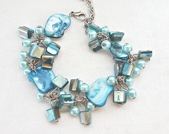 Bracelet coquillage sculpté et perles, bracelet coquillage, bracelet nacre, bracelet de plage, bracelet surfeur, bracelet unisexe