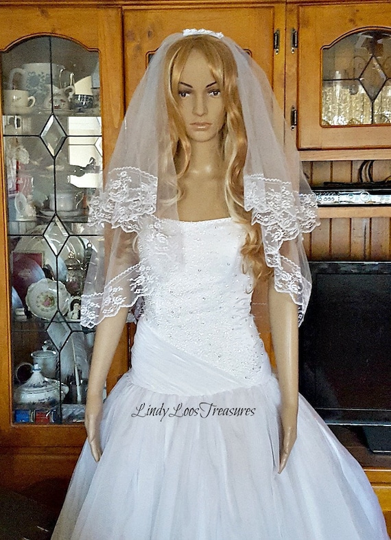 Trendy Womens 2T Floral Lace Edge Bridal Wedding Veil, White  display picture 2