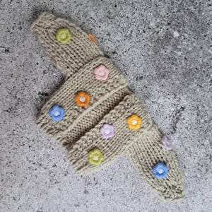 BEIGE DAISY cozy oversized knitted cardigan for Blythe doll, cute cream sweater with daisies, flower cardigan, clothes ob24 ob22 Azone Blyth