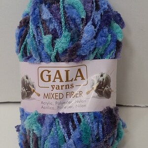 Gala Yarns: Blue Multi-Color Tufted Strand, Super Bulky 6 (50g, 1.76oz)