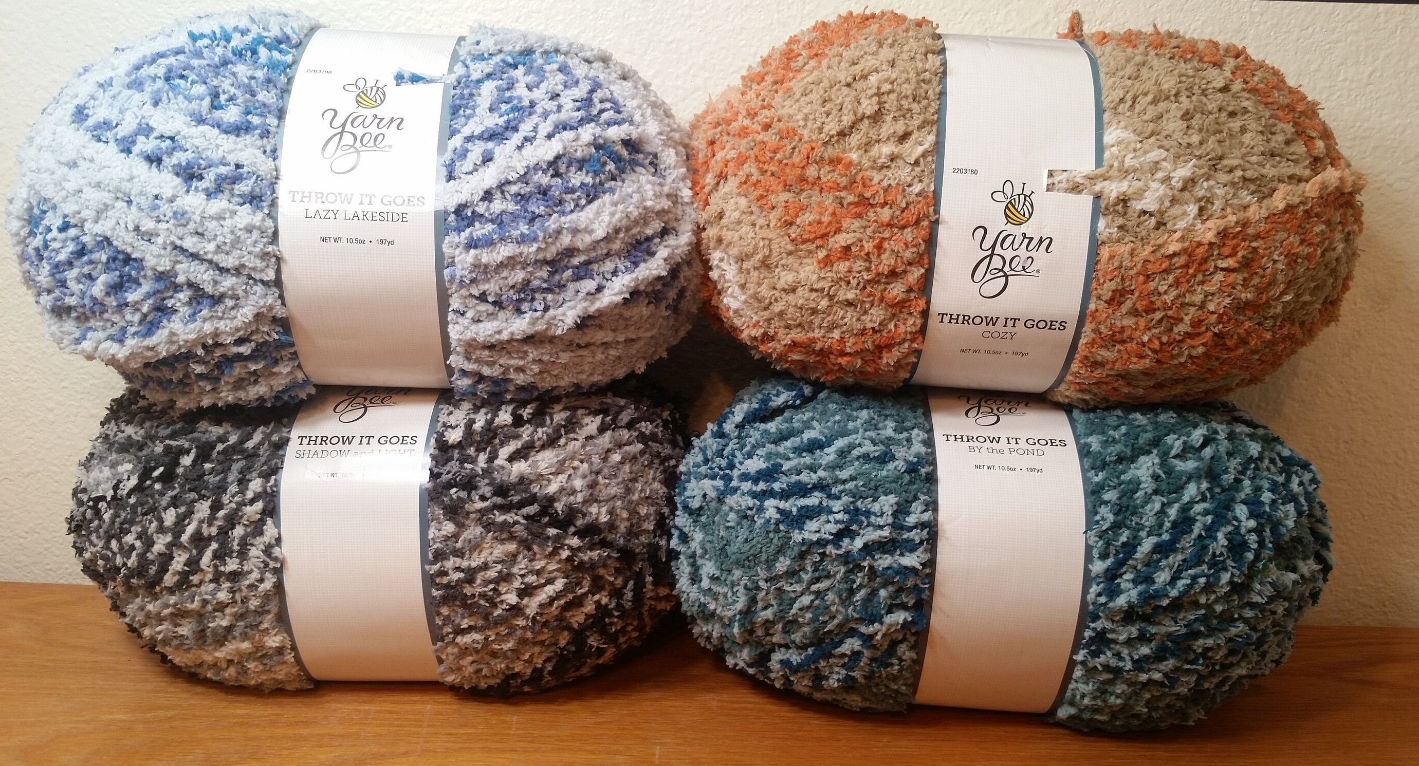  Lion Brand Yarn Cover Story Lazy Days Thick & Quick, Blanket  Yarn, Sandstone, 1 Pack