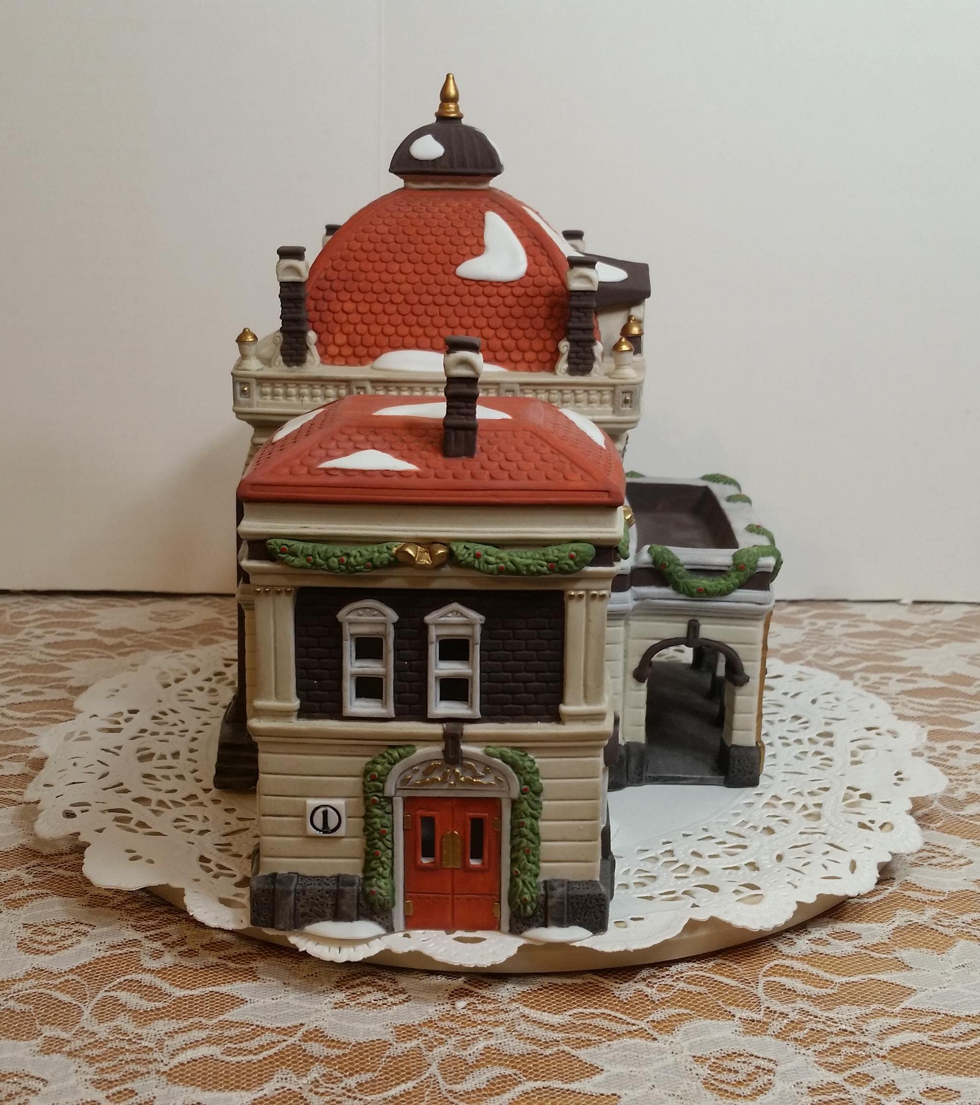 Victoria Station # 55743, Dickens Heritage Village Dept 56 Hand