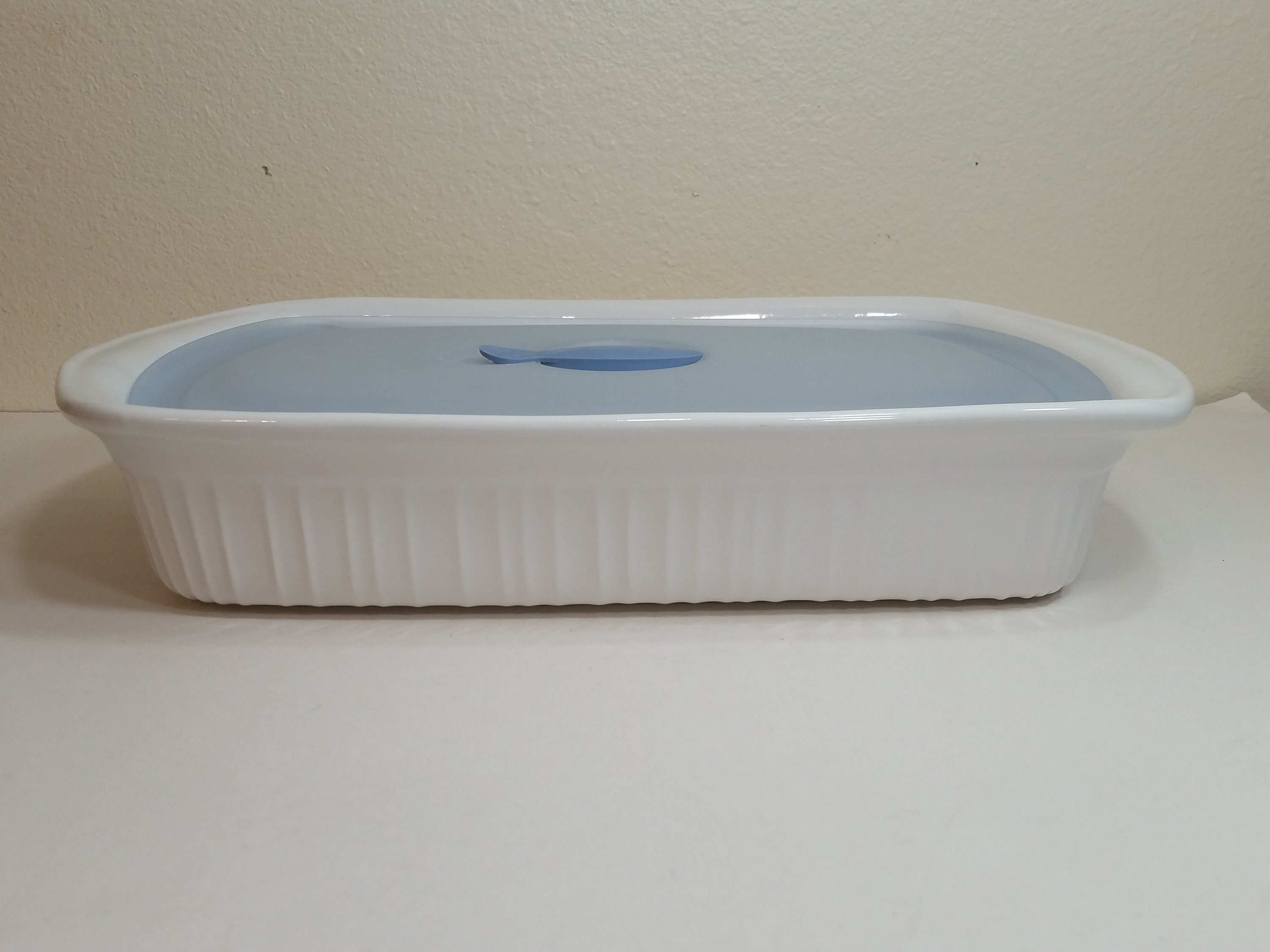 Corning Ware French White Roaster or Casserole Baking Dish With Plastic Lid,  9 X 13 X 2in Inside Dimensions, Stoneware No Return 