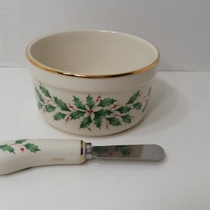 Lenox Dip Bowl with Spreader (Holly & Berries), NO return/Exchange on this item, but notify me if there is a problem