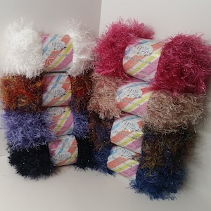 Tempting Girl Yarn Bee, 3.5oz, 125yds, Bulky 5