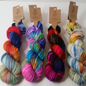 1 Skein (9 Skeins Available in Electric) Yarn Bee Authentic Chunky Yarn, 3.5oz/100g, 110y/101m, Bulky 5, Superwash Merino Wool