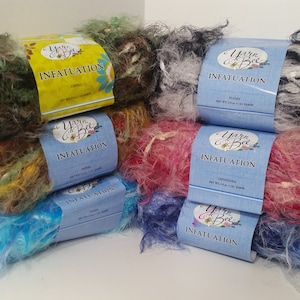 Infatuation Yarn Bee: wimpertextuur, 143 m, medium 4