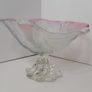 Vintage compote op voetstuk van Mikasa: roze, groene, gematteerde satijnen bladeren