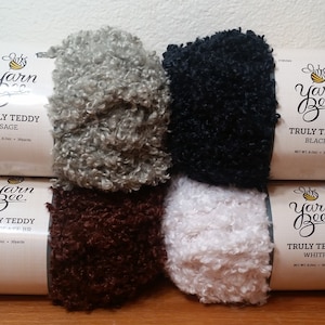 Truly Teddy Yarn Bee, 8oz, 30y, Super Bulky 6