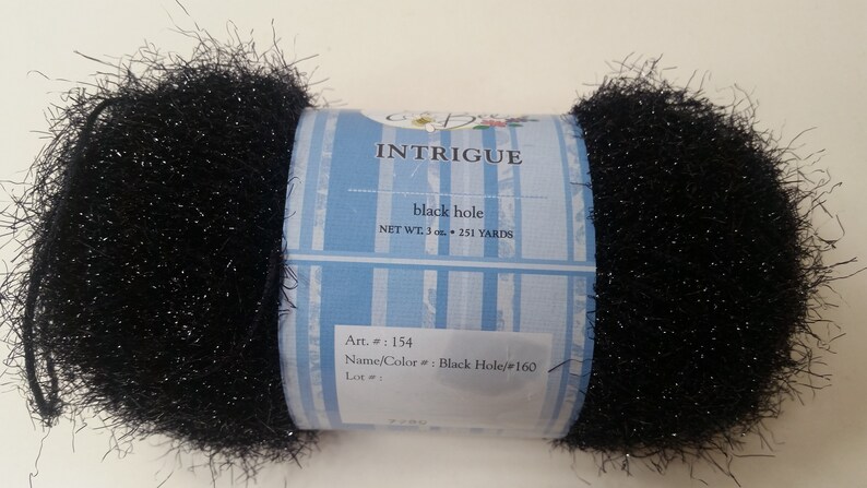 Intrigue Yarn Bee, 85 g, 251 år, Medium 4 - Glittrar Black Hole
