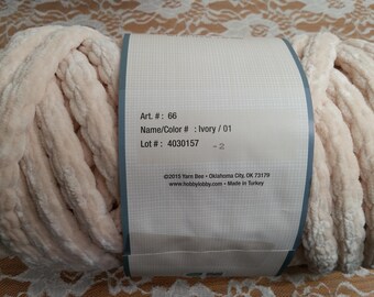 1 Skein Price Yarn Bee Chunky Knit Velvet Yarn, 2 Colors