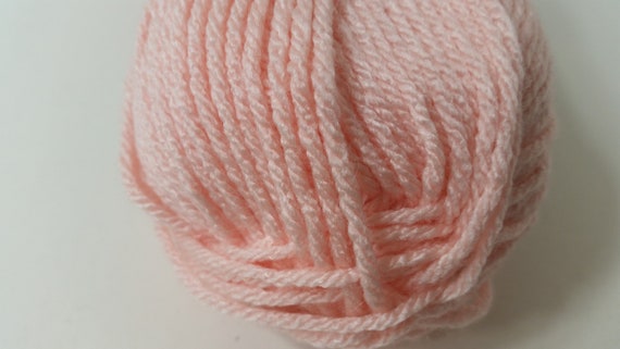 New Yarn Bee Soft and Sleek Chunky Yarn 5 Oz Soft Pink 