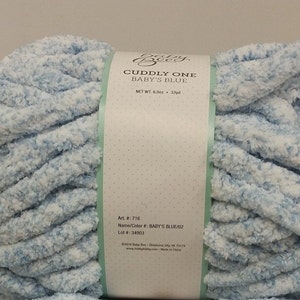 1 matassa (7 disponibili, 2 lotti di tintura) Baby Bee Cuddly One Yarn, Baby's Blue, 8oz/226g, 33yds/31m, Jumbo 7, Poliestere