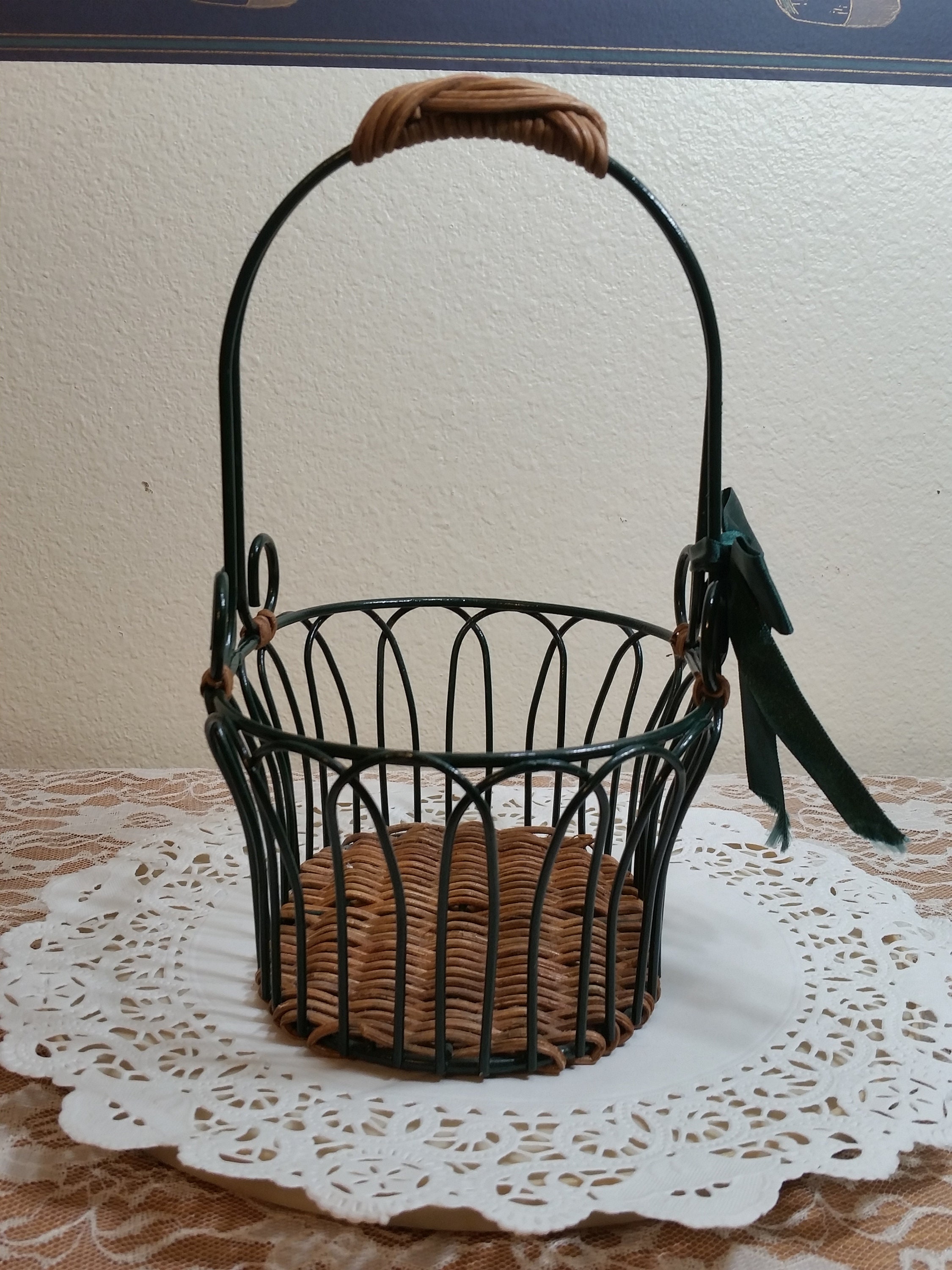 Vintage 1990s Green Metal/wicker Basket; Approx 8in L X 6.5in W - Etsy