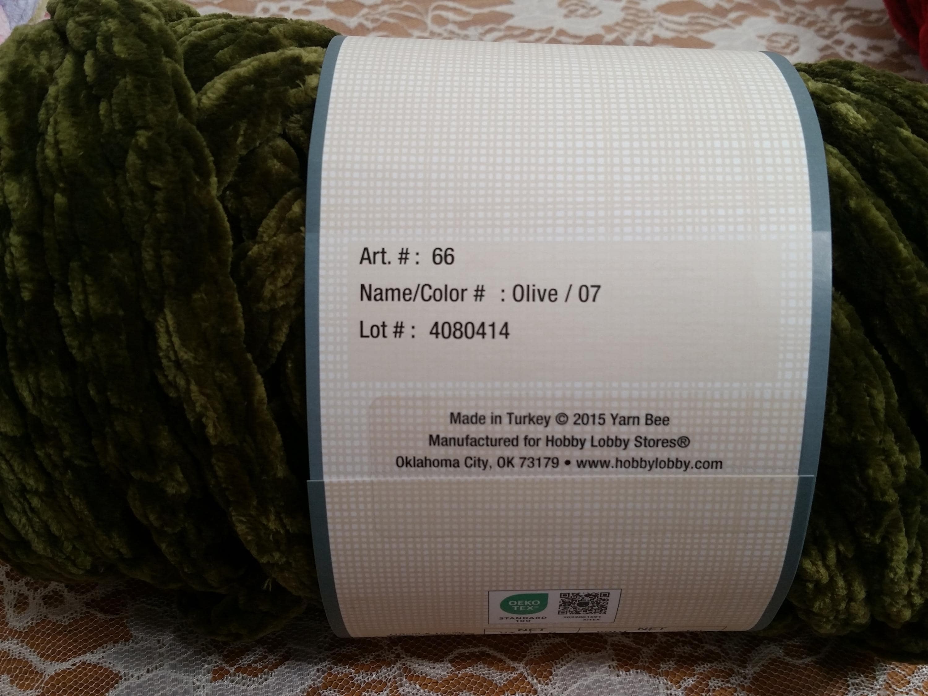 1 Skein Price Yarn Bee Chunky Knit Velvet Yarn, 3 Colors