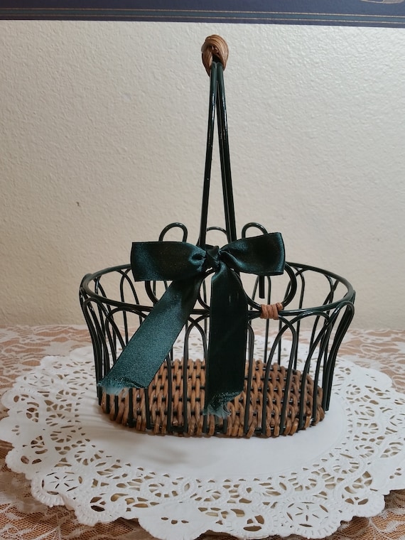 Vintage 1990s Green Metal/wicker Basket; Approx 8in L X 6.5in W - Etsy