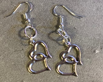 Double Heart Dangle Boucles d'oreilles pour la Saint-Valentin (fr) Petites boucles d'oreilles de coeur Bijoux pour elle Cadeau de petite amie Boucles d'oreilles de mariage (fr) Anniversaire