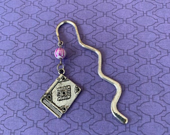 Spellbook Bookmark - France Marque-de-livres Dangle (fr) Signets (fr) Signet de sorcière (en anglais) Marque de livre de Pagan (en anglais) Accessoire de livre