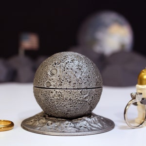 Full Moon Proposal Ring Box - Cool Silver Moon Ring Bearer Box for Nerdy Engagement or Wedding - Geek Moon Jewelry Case for a Nerd Marriage