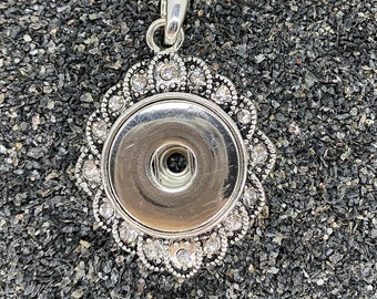 Snap Button Pendant Necklace: DIY Jewelry (18-20 mm)