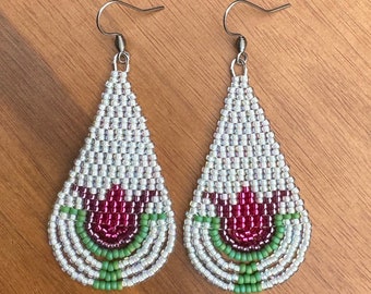 Floral Seed Bead Tulip Earrings: Nature-Inspired Jewelry