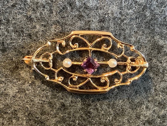 10k Gold Edwardian Brooch with Pearls and Amethyst - image 1