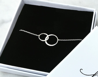 Collier cercles entrelacés, collier cercles liés, collier éternité en argent, collier entrelacé, cadeau meilleure amie, cadeau pour demoiselle d'honneur