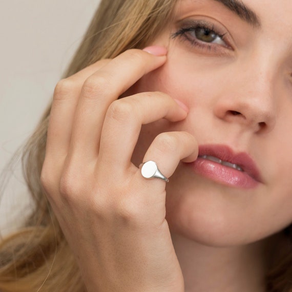 Silver pinky signet ring womens discount