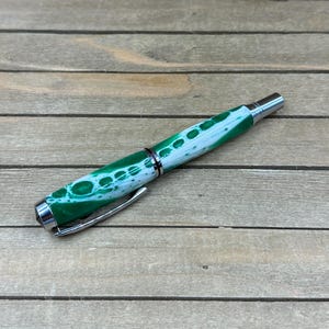 Harz gegossenen echten Alligator Kieferknochen, Junior Gentleman Stil Rollerball Pen Capped Pen, Pilot G2 kompatibler Stift, grüner Rollerball Harz Gator