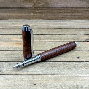 Introductievulpen zwart walnoot en chroom, roestvrijstalen iridiumpunt stalen penpunt, inktpatroon of inktpotje met converter