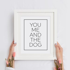 Póster imprimible de &quot;Tú, yo y el perro&quot;, tipografía para amantes de los perros, regalo para amantes de los animales, decoración del hogar, descarga instantánea
