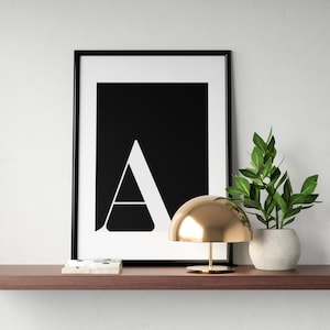 Letra imprimible, letrero con letra, fondo negro, arte mural imprimible con iniciales, póster de letras, impresión del alfabeto, letrero con letra, descarga digital