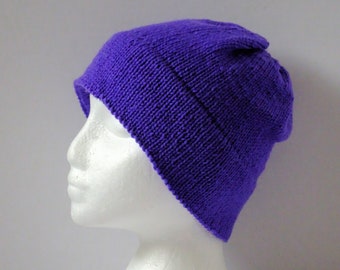 Gorro unisex violeta cálido en hilo Aran.