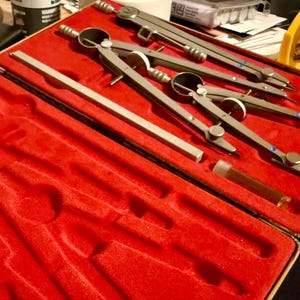 Conjunto de compasso de desenho vintage VEMCO USA – Ferramentas de engenharia de meados do século em estojo original
