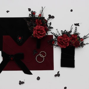 Pocket boutonniere Black red burgundy flowers Gothic wedding Flower accessories Buttonhole Groom Groomsmen Halloween wedding Spider bouton